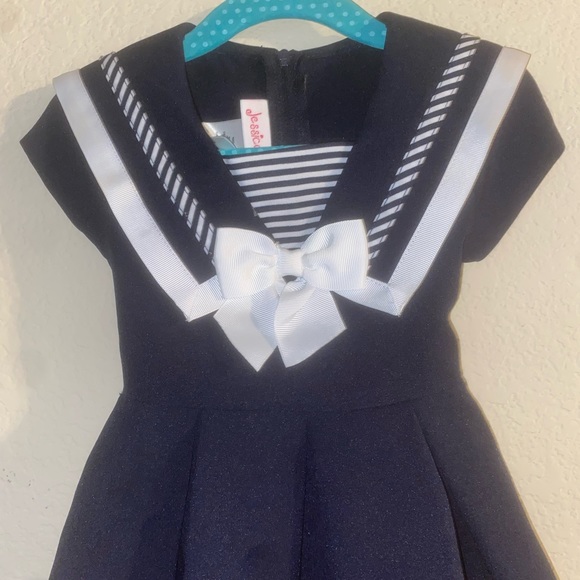 BRAND NEW Navy & White Dress. Zips in the back and has a tie around the waist - Picture 7 of 16